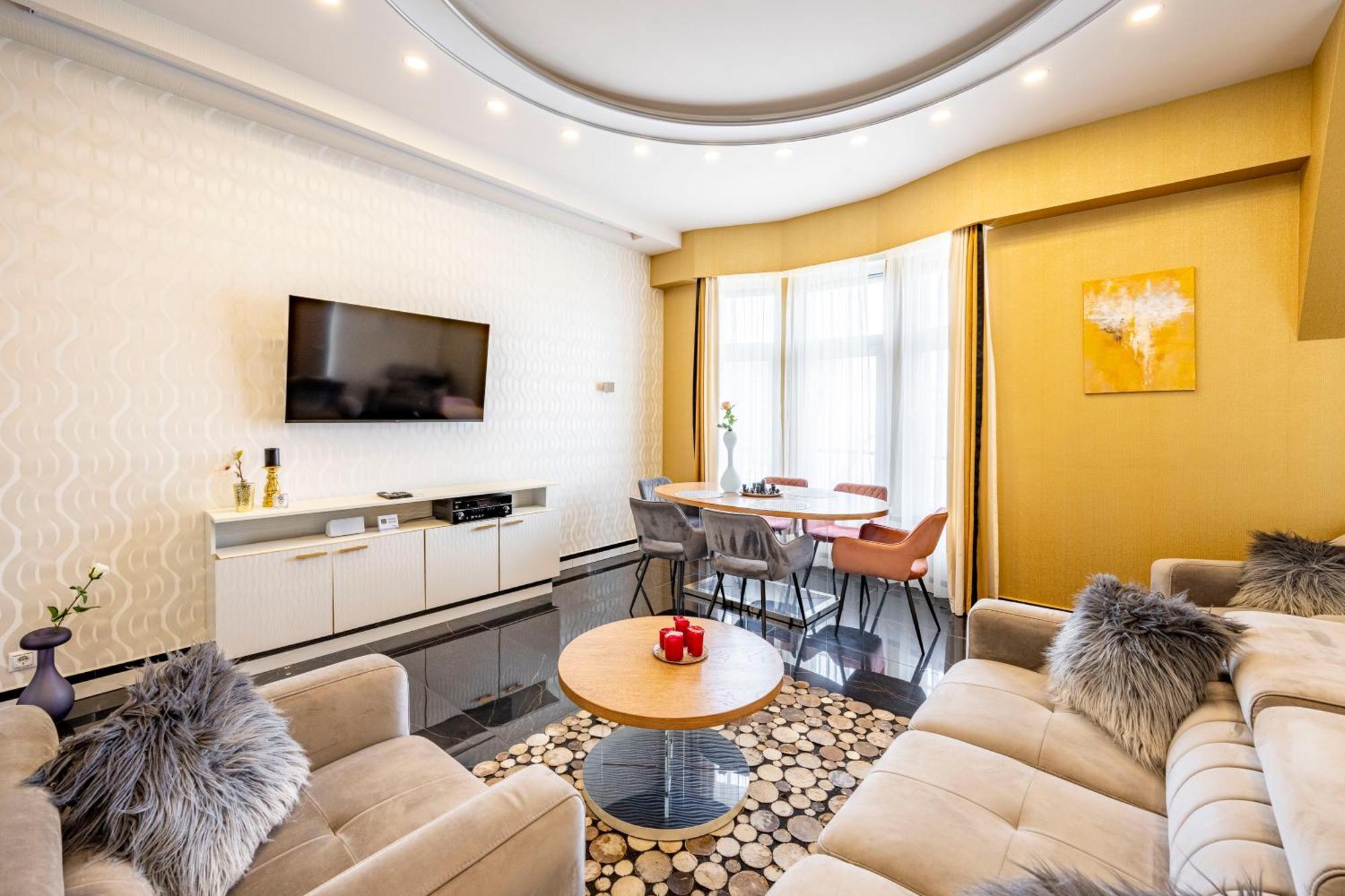 Luxury Royal Central Apartment By Prestige Homes Будапеща Екстериор снимка