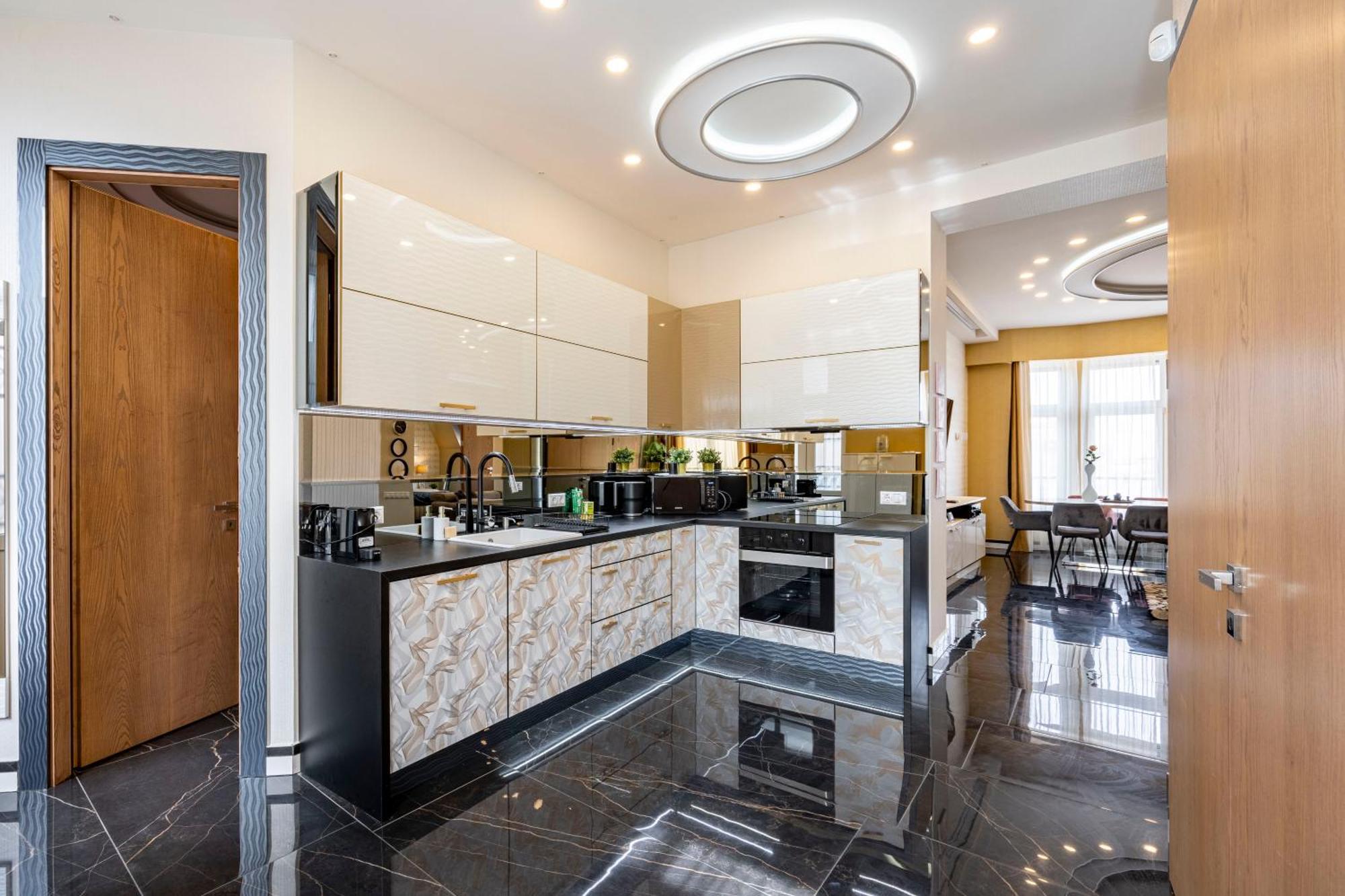 Luxury Royal Central Apartment By Prestige Homes Будапеща Екстериор снимка