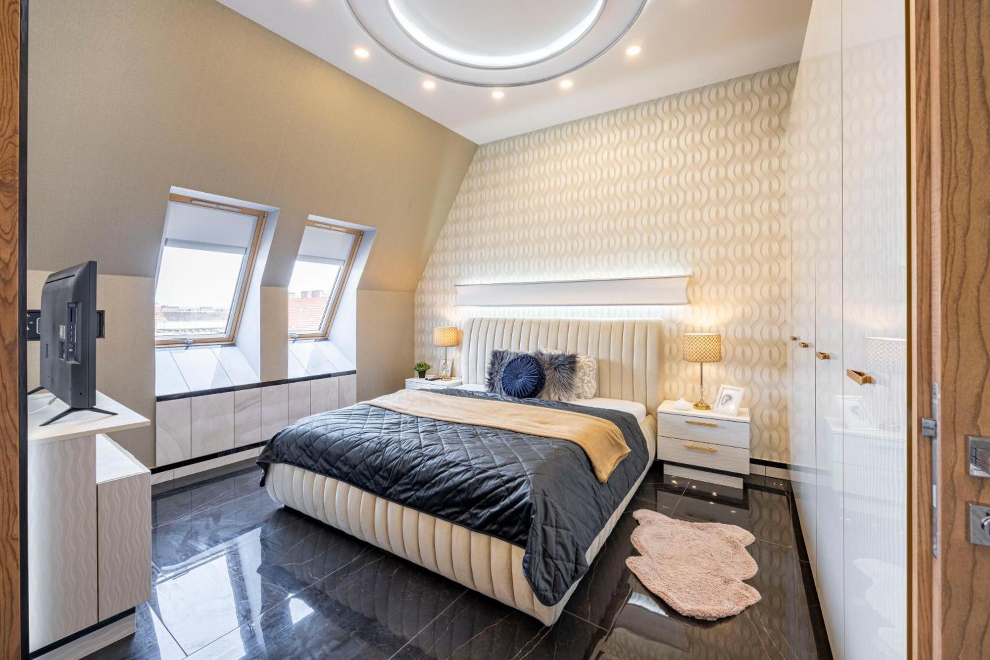 Luxury Royal Central Apartment By Prestige Homes Будапеща Екстериор снимка