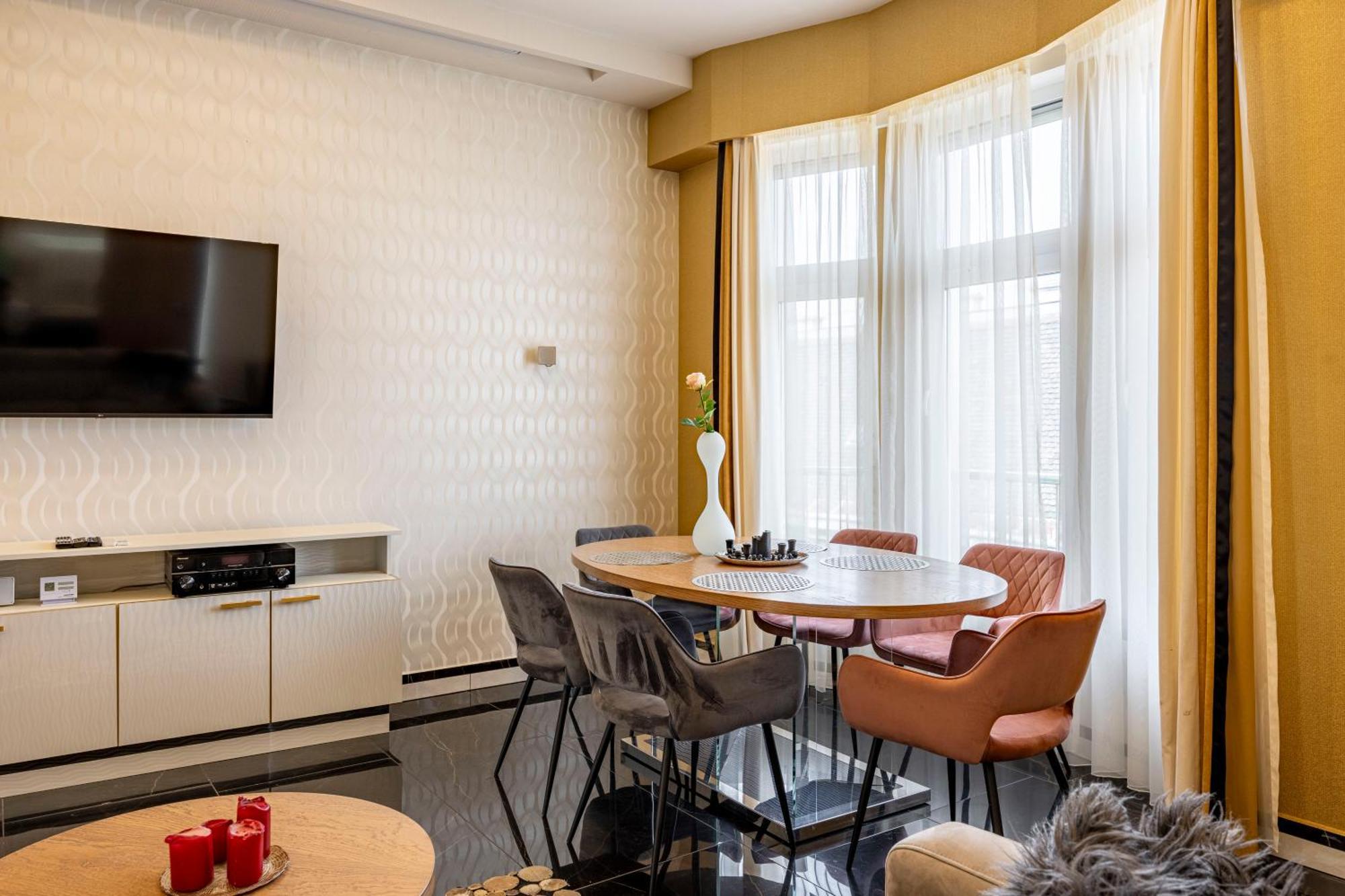Luxury Royal Central Apartment By Prestige Homes Будапеща Екстериор снимка