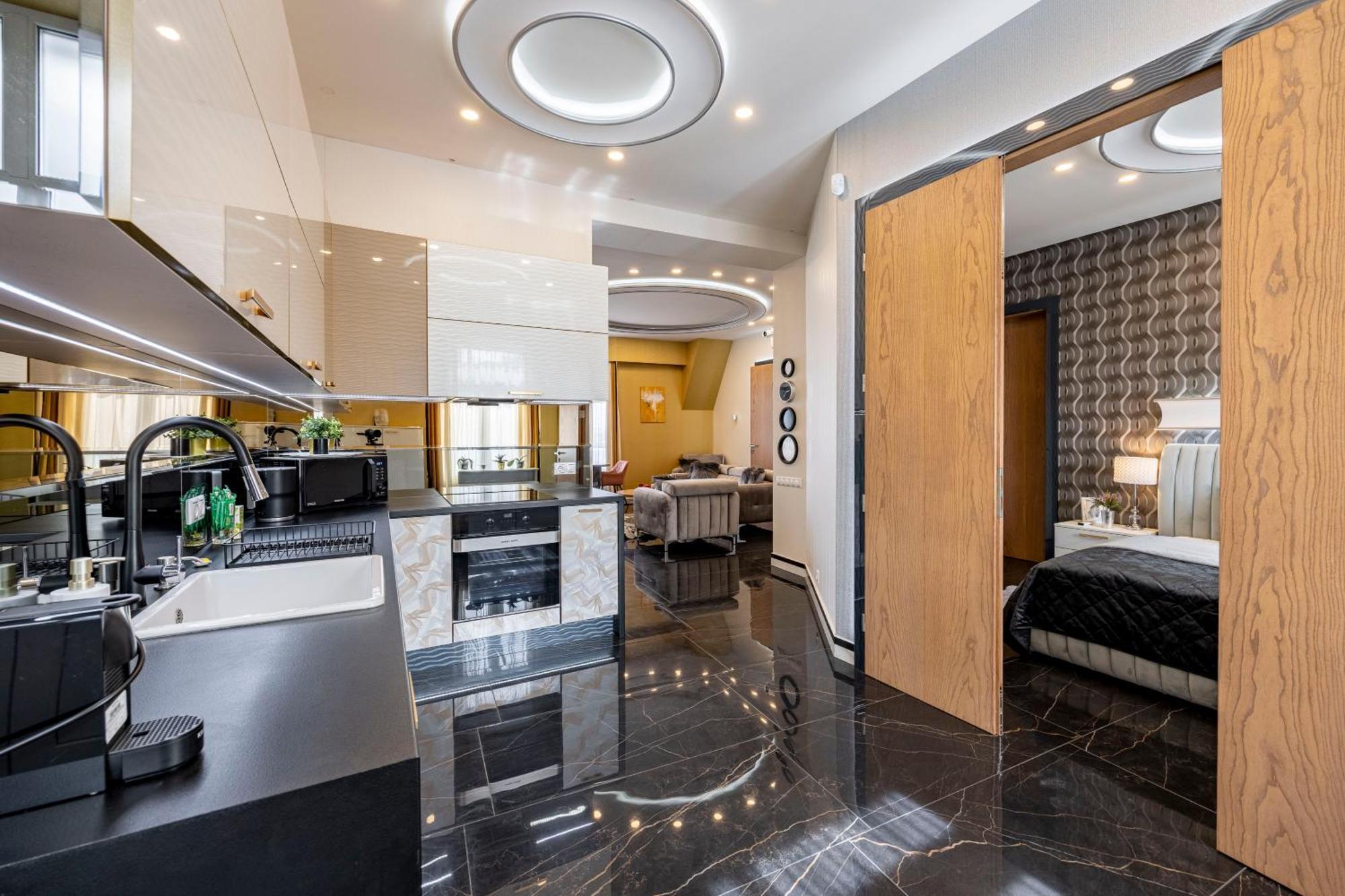Luxury Royal Central Apartment By Prestige Homes Будапеща Екстериор снимка