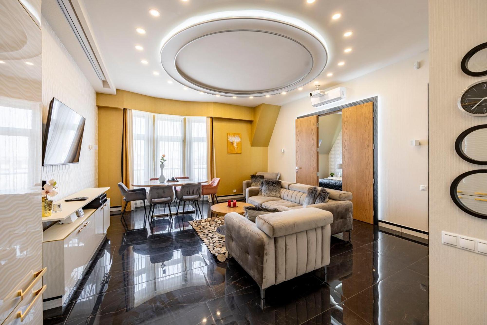 Luxury Royal Central Apartment By Prestige Homes Будапеща Екстериор снимка